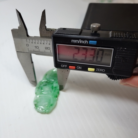 natural green white jade carved pea beanstalk shaped pendant for necklace charm - Picture 7 of 10